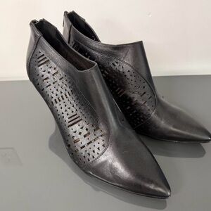 Bella Vita Black Cut Out Heels Pumps